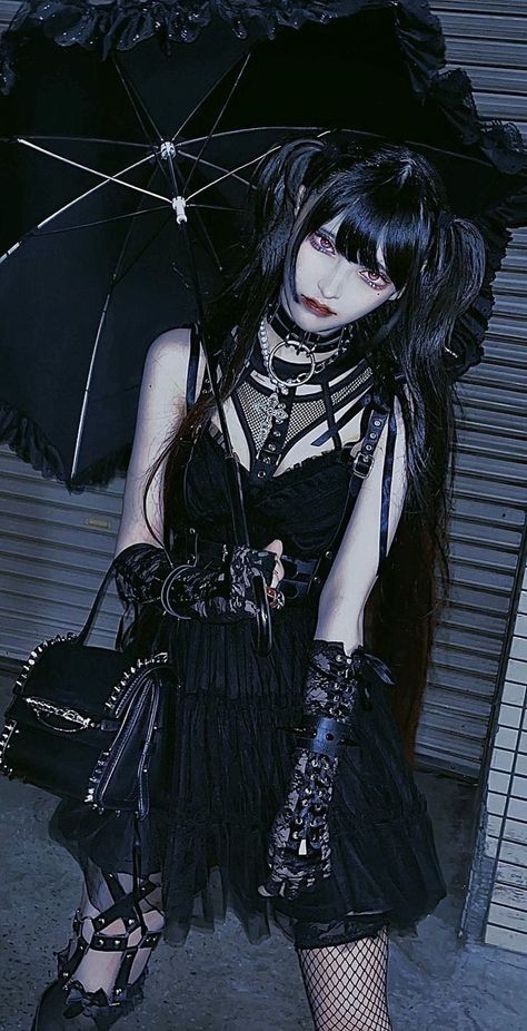 Gothic Punk Fashion, Estilo Harajuku, Kei Fashion, Aesthetic Outfit Ideas, Gothic Punk, Cool Poses, Alt Fashion, Gothic Girls, J Fashion