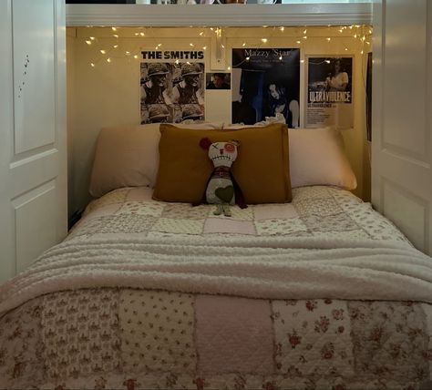 Aesthetic Star, Bed In Closet Aesthetic, Aesthetic Bed, Closet Aesthetic, Mazzy Star, Bed In Closet, My Happy Place, New Room, Room Inspo