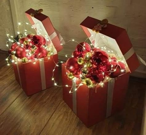 Christmas Decor For Store, Christmas Tree Decorations Themes Color Schemes Decorating Ideas, Christmas Gala Decor, Christmas Box Centerpiece, Stacked Christmas Boxes Decoration, Christmas Gala Decorations, Christmas Cube Decorations, Office Christmas Decorations Contest, Table Box Centerpiece Chtostmas