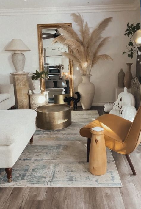 Home Decor For Apartments Living Room, Pampas In Bedroom, Cream Brown Gold Living Room, Nude Office Decor, Luxury Boho Living Room, Boho Luxe Living Room, Beach Glam Decor, Room Corner Ideas, Hanging Flower Decor