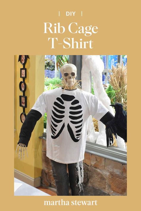 A few strategic cuts transform a simple white T-shirt into a skeleton-inspired Halloween costume. Complete the look with spook-tacular Exposed-Bone Jeans. #marthastewart #halloween #halloweendecor #diyideas #diyhalloween Skeleton Costume Diy, Dyi Costume, Skeleton Costume, Diy Halloween Costume, Last Minute Halloween Costumes, Costume Diy, Skeleton Shirt, Diy Gift Wrapping, Halloween Projects