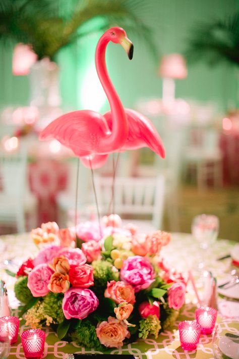 Flamingo centerpiece. | Florals by 50Fifty Events | #MichaelOBryon&SavorPhotography #AnnaLuciaEvents Flamingo Centerpiece, Flamingle Party, Palm Springs Party, Flamingo Wedding, Flamingo Craft, Flamingo Baby Shower, Hot Pink Weddings, Decorações Com Comidas, Flamingo Birthday Party