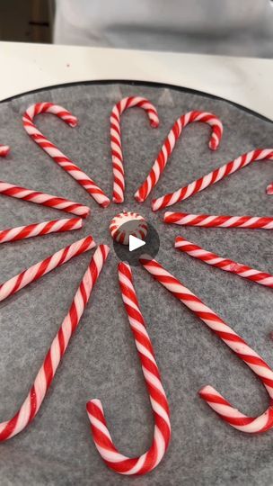 Melting Candy Canes, German Sweet Chocolate Cake Recipe, Candy Cane Recipe, Christmas Candy Cane Decorations, Christmas Eats, Easy Candy, Easy Crafts To Sell, Christmas Food Gifts, Christmas Foods