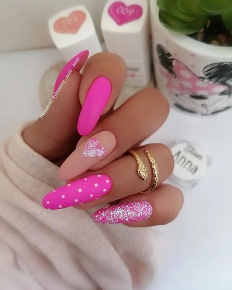 40 Cute Nails 2023 to inspire you Ongles Bling Bling, Barbie Pink Nails, Bright Pink Nails, Angel Card, Pink Glitter Nails, Bright Summer Nails, Pink Gel, Work Nails, Nails Polish