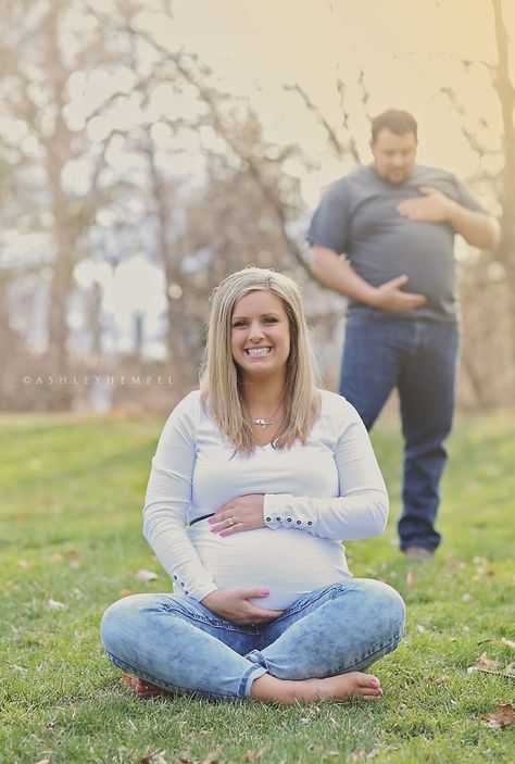 Looks like something me and Michael would do, we probably will! This is so cute & it would really incorporate the silliness of our relationship Funny Maternity Photos, Vom Avea Un Copil, Pregnancy Photos Couples, Baby Bump Photos, Baby Fotografie, Maternity Photoshoot Poses, Maternity Photography Poses, Maternity Poses, Foto Baby