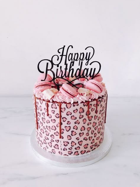 Sweetie Birthday Cake, Cheetah Birthday Cakes, Cheetah Print Cakes, Easy Sponge Cake Recipe, Cheetah Cakes, Birthday Cake For Women Simple, Valentines Cakes, Leopard Cake, Leopard Print Cake