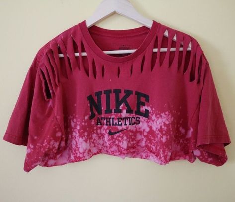 Cut Up Tshirt Designs, Crop Top Diy, Grunge Diy, Cropped Nike, Diy Cut Shirts, Reworked Clothes, Cut Up Shirts, Diy Crop Top, Shirt Hacks