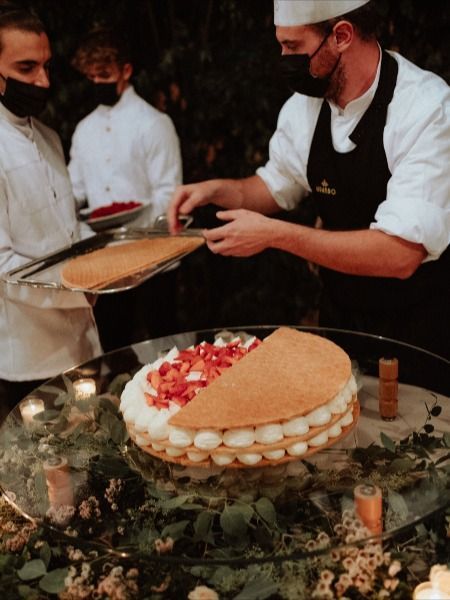 Italian cake pastry chef is making the traditional Italian Millefoglie wedding cake from scratch in front of Bride and Groom and all the guests Italian Millefoglie Wedding Cake, Mille Feuille Wedding Cake, Traditional Italian Wedding Cake, Millefoglie Wedding Cake, Millefoglie Cake, Bodrum Wedding, Italian Wedding Reception, Italian Wedding Cake, Most Delicious Cake