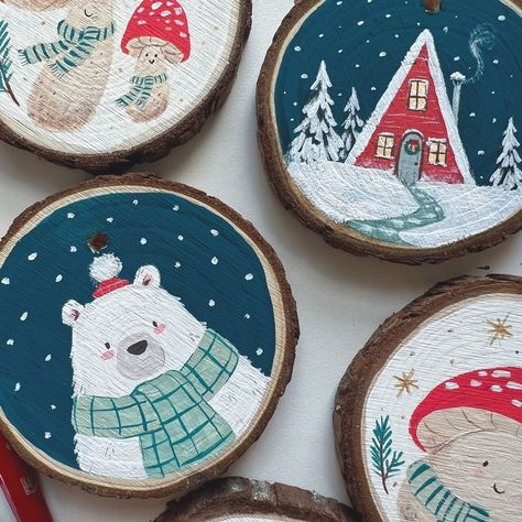 Christmas Art Gift Ideas, Cute Wood Ornament Ideas, Wood Slice Ornament Ideas Cricut, Christmas Craft Adults Diy Projects, Things To Paint On Ornaments, Painting On Christmas Ornaments, Christmas Arts And Crafts For Kids Ornaments, Painting Wooden Ornaments Christmas, Homemade Wood Ornaments Christmas