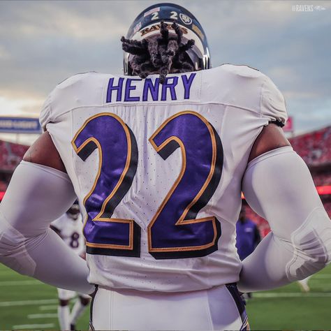 Baltimore Ravens | 🤝 | Instagram Derrick Henry Ravens, Derick Henry, Derrick Henry Wallpaper, Derek Henry, Raven Instagram, Batista Wwe, Plus Size Baddie, Football Pics, Nfl Football Pictures