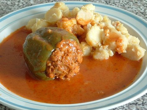 Hungarian Stuffed Peppers, Limoncello Cake, Paprika Recipes, Hungarian Dishes, Slovak Recipes, German Food Authentic, Stuffed Peppers Recipe, Hungarian Cuisine, Eastern European Recipes