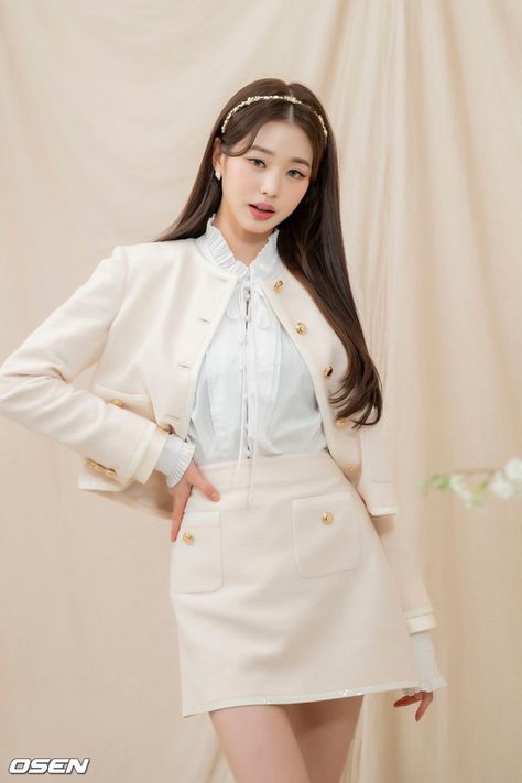 Wonyoung Model Photoshoot, Wonyoung Pose Ideas, Jang Wonyoung Photoshoot, Wonyoung Fashion, Wonyoung Photoshoot, 2024 Board, Girl Pfp, Looks Style, White Outfits