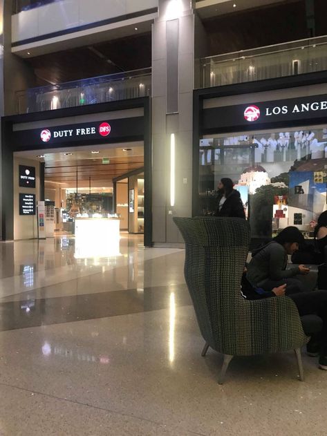 Los Angeles airport Airport Los Angeles, Mexico Airport, Los Angeles Airport, Rapper Outfits, Los Angeles International Airport, Airport Photos, Nice Places, Los Angles, Take Me Home