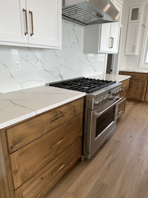 🤩 We are obssesed with the full height backsplash! This kitchen came together so perfectly! Countertop As Backsplash Kitchen, Kitchen Backsplash Full Wall, Counter Top And Backsplash The Same, Backsplash Same As Countertop, Full Slab Backsplash Kitchen, Full Wall Kitchen Backsplash, Matching Backsplash And Countertops, Same Countertop And Backsplash, Solid Quartz Backsplash Kitchen