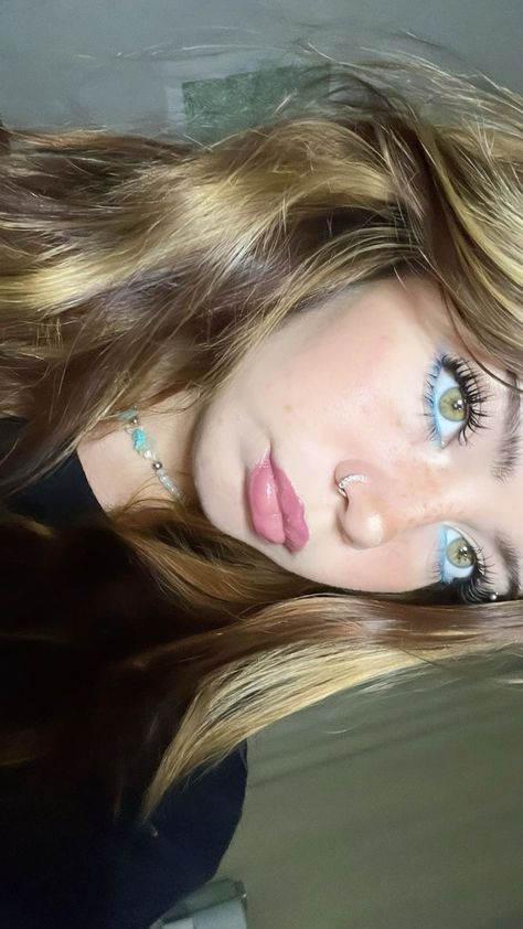 "Oh Christmas brow, oh Christmas brow, how lovely are your arches..." Colored Eyeliner With Eyeshadow, Makeup Inspo Green Eyes, Blue Eye Pencil, Eye Makeup Inspo, Hippie Makeup, Looks Hippie, Vampire Bride, Swag Makeup, Cool Makeup Looks