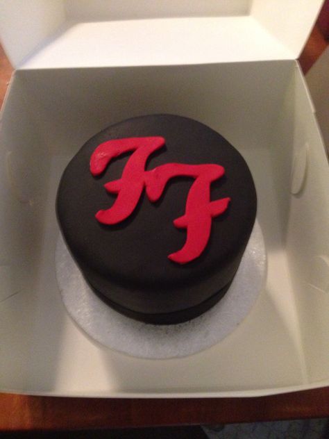 Foo fighters cake Foo Fighters Birthday Cake, Foo Fighters Cake, Grunge Party, Dave Grohl, Grooms Cake, Baking Ideas, Foo Fighters, Themed Cakes, Birthday Cakes