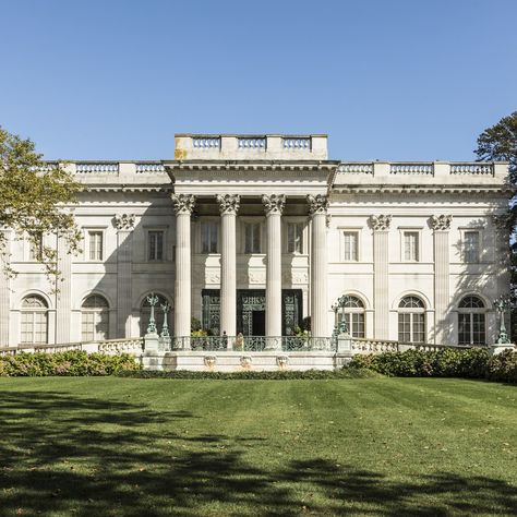 large house with four columns Marble Building, Statue Of Liberty Facts, Greek Islands Vacation, American Castles, Vanderbilt Mansions, Marble House, Biltmore House, Popular Travel Destinations, House Sketch