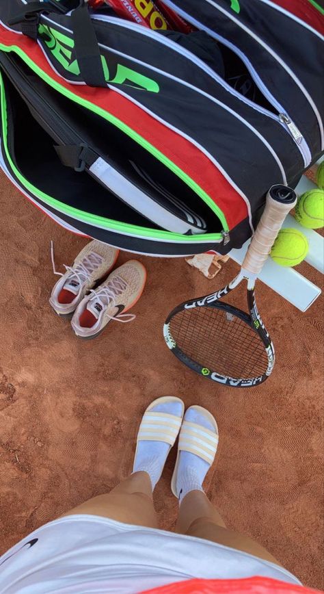 tennis, tennis girl, nike, head, tennis racket, tennis aesthetic, sport, adidas Head Tennis Racket, Aesthetic Sport, Racket Tennis, Head Tennis, Tennis Girl, Tennis Aesthetic, Sporty And Rich, Tennis Racket, Tennis