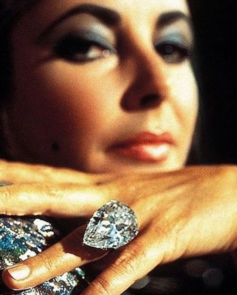 “It's not the having, it's the getting.” - Elizabeth Taylor ⚡️⚡️⚡️ INTERSTELLAR #patmgrathlabs #PMGDecadence #inspiration starring… Elizabeth Taylor Diamond, Burton And Taylor, Elizabeth Taylor Jewelry, Liz Taylor, Violet Eyes, Royal Jewels, Love Vintage, Elizabeth Taylor, Marie Antoinette