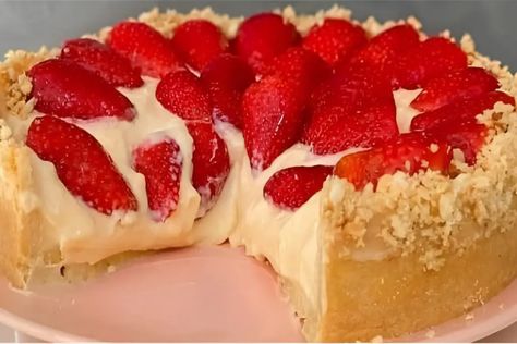 Torta De Morango Com Creme De Leite Condensado Uma Delícia Para Fazer Hoje 1 Honey Baked Chicken, Strawberry Cheesecake Recipe, Orange Baking, Potato Wedges Baked, Baking With Honey, Graham Cracker Crumbs, Strawberry Cheesecake, Strawberry Recipes, Easy Baking