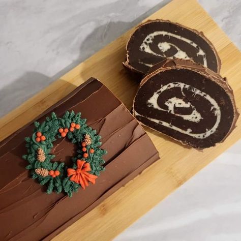 Jane’s Patisserie Fans 🧁🍰🍥 | If you havent made the yule log brownie yet, you have got to try it 😋 | Facebook Brownie Yule Log, Christmas Baking Ideas, Yule Log, Food Decor, Bakery Recipes, Holiday Inspiration, Baking Ideas, Christmas Baking, Yule