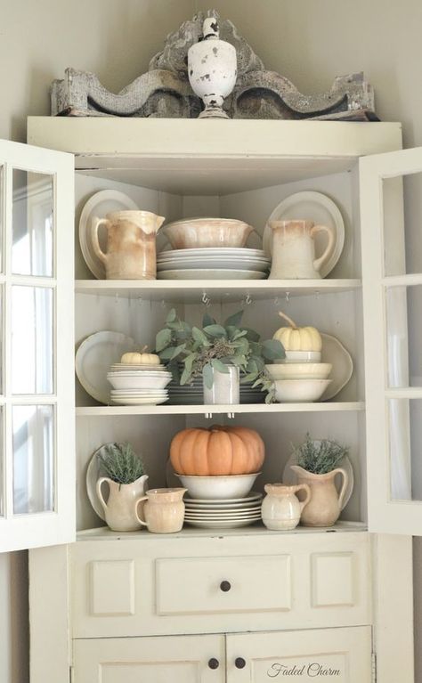 Follow The Yellow Brick Home - Pin Away Wednesdays: Farmhouse Fall Decor – Follow The Yellow Brick Home Hutch Decorating Ideas Farmhouse, Pumpkin Cottage, Corner Hutch, Autumn Farmhouse, Fall Cottage, Vibeke Design, Warm Kitchen, Cottage Style Kitchen, Hutch Decor