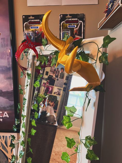 #room #roomdecoration #roominspiration #roomtour #guitar #bedroom #bedroomideas #decor #decoration #plants #marvel #mcu #starwars #disney #strangerthings #loki #wandamaximoff #scarletwitch Loki Decor, Marvel Bedroom Aesthetic, Loki Bedroom, Marvel Aesthetic Room, Marvel Room Ideas, Room Ideas Posters, Marvel Room Decor, Marvel Bedroom, Guitar Bedroom