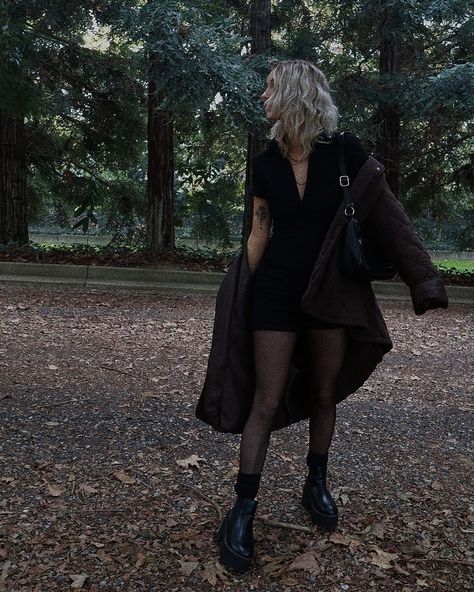 All Black Outfit Fall, Black Outfit Fall, All Black Style, Fashion Inspo Instagram, Button Up Romper, Fall Photo Ideas, Platform Boots Black, Brown Puffer Jacket, Thrifted Outfit