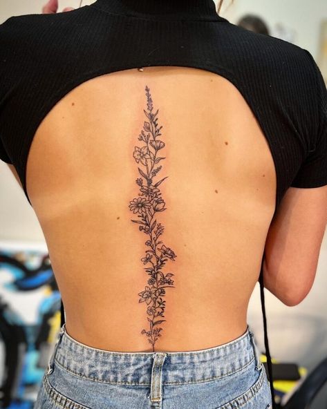 22 Intricate Ideas For Your Vine Back Tattoo Back Tattoo Women Spine Unique Sunflower, Narcissus Flower Spine Tattoo, Daisy Spine Tattoo, Flower Spine Tattoos, Rib Tattoos For Women, Spine Tattoos For Women, Pretty Tattoos For Women, Small Hand Tattoos, Cute Tattoos For Women