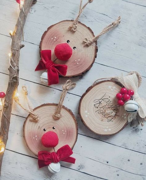 Homemade Country Christmas Ornaments, Homemade Wood Slice Ornaments, Rustic Wood Slice Ornaments, Christmas Decorations House, Christmas Decoration House, Kids Christmas Decorations, Christmas Decoration Outdoor, Kids Christmas Decor, Christmas Decoration Party