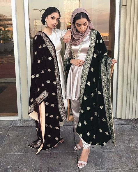 ☆ Shaadi Barbaadi ☆ on Instagram: “Love the gorgeous velvet shawls 🔥🔥🔥 #Repost @itsnawalll . . . . . . . . . . . . . . . . . . . . . . .…” Culture Clothes, Velvet Shawls, Brown Clothes, Asian Wedding Dress Pakistani, Pakistani Beauty, Desi Attire, Asian Dresses, Bridal Dupatta, Velvet Dress Designs