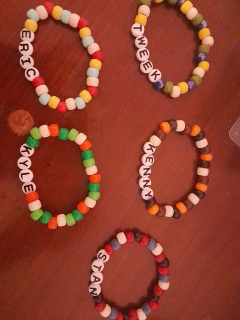 SouthPark Kandi Singles Inspo South Park Clay Bead Bracelet, South Park Bracelet Pattern, Kenny Bracelet, South Park Jewelry, Kandi South Park, South Park Bracelet Ideas, South Park Beads, South Park Crafts, South Park Bracelet