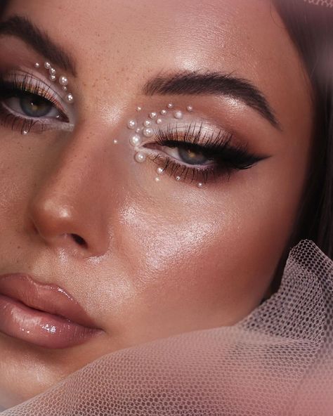 Pamela Makeup, Amrezy Palette, Silver Makeup, Sparkly Makeup, Rhinestone Makeup, Cute Halloween Makeup, Carnival Makeup, Brow Pen, Photography Diy