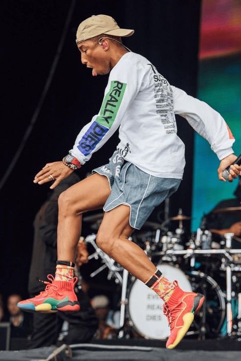 Pharrell Aesthetic, Pharrell Williams Aesthetic, Pharrell Williams Outfits, Pharrell Williams Style, Humanrace Adidas, Celebrity Sneakers, Adidas Pharrell Williams, Best Mens Fashion, Celebrity Design