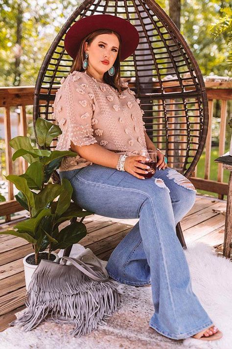 The best plus size bohemian brands you have been looking for Kimono Outfit Plus Size Curvy Fashion, Plus Size Western Outfits, Boho Plus Size Outfits, Concert Outfit Plus Size, Plus Size Hippie, Simple Spring Outfits, Plus Size Bohemian, Boho Plus Size, Fiesta Outfit