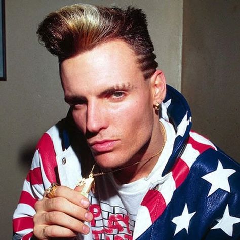 https://www.menshairstylesnow.com/wp-content/uploads/2020/12/90s-Tram-Lines.webp Vanilla Ice Rapper, Ice Rapper, Hip Hop Hairstyles, Rapper 90s, 90s Hairstyles Men, Caesar Haircut, Blond Ombre, Low Maintenance Haircut, Slicked Back Hair