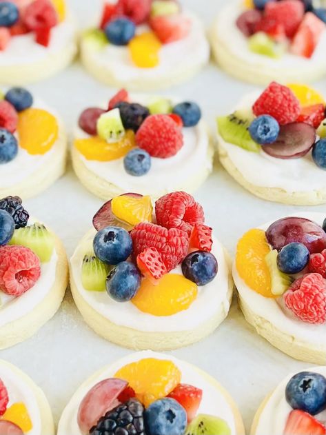 Gluten and Dairy Free Fruit Pizza Cookies with soft round sugar cookies frosted with dreamy cream cheese and beautifully decorated with sweet, juicy fruit. #glutenfree #dairyfree #fruitpizza #summerdesserts Dairy Free Fruit Pizza, Round Sugar Cookies, Gluten Free Fruit Pizza, Fruit Pizza Cookies, Fruit Sugar Cookies, Pizza Cookies, Gluten And Dairy Free, Soft Sugar, Free Fruit