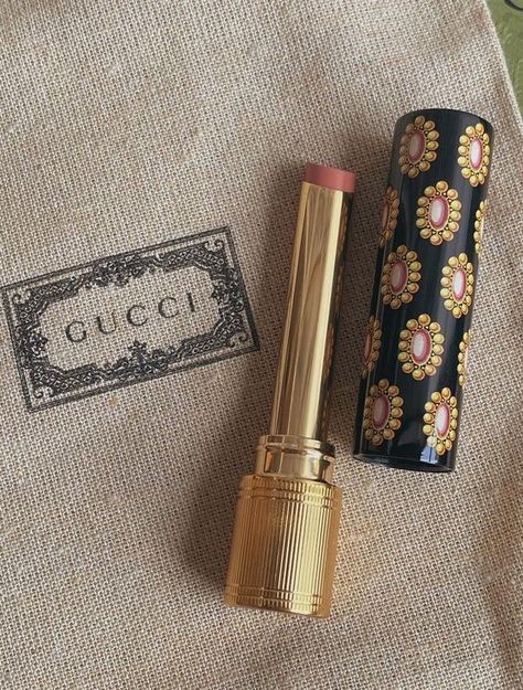 Vintage Makeup Products, Vintage Beauty Products, Acedamia Aesthetic, Oc Aesthetic, Aesthetic Board, Fancy Makeup, روتين العناية بالبشرة, Vintage Makeup, Luxury Makeup