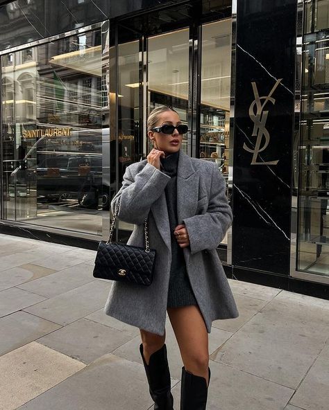 Mini Coat Outfit, Grey Blazer Skirt Outfit, Classy City Outfits, Grey Outfits Aesthetic, Blazer And Mini Skirt Outfits, Milan Outfits Fall, Milan Outfits Winter, Business Casual Skirt Outfits, Gray Blazer Outfit Women