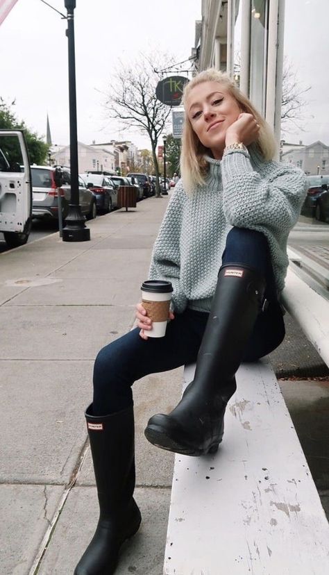 Black Rainboots Outfit, Rainboots Outfit Winter, Hunter Boots Outfit Winter, Black Rain Boots Outfit, Rain Boots Outfit Winter, Black Hunter Boots Outfit, Rain Boots Outfit Fall, Rain Day Outfits, Hunter Rain Boots Outfit