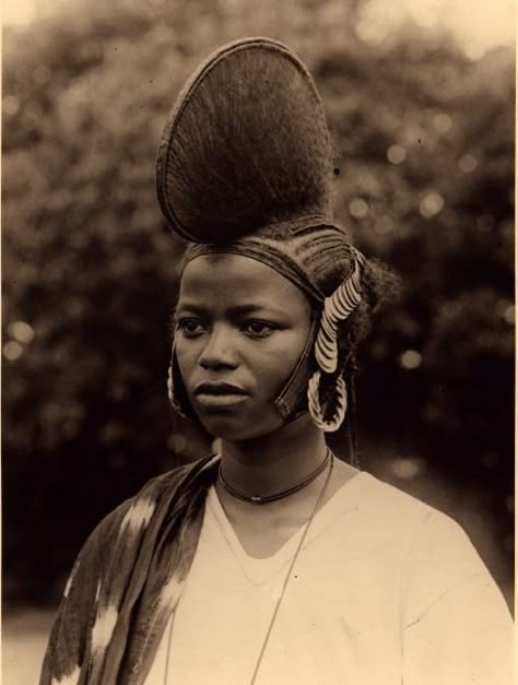 Africa | Fula (Fulani/Fulbe) woman from Guinea. | Vintage postcard; photographer unknown African Civilization, Elaborate Hairstyles, Social Hierarchy, Healthy Children, Traditional Hairstyle, Family Background, Afrikaanse Kunst, Social Status, African People