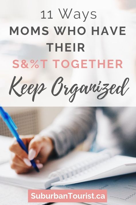 Parenting isn't easy. How do you keep your cool all day long if the kids are driving you crazy and there are so many things to do. I share 11 ways moms keep organized and keep their shit together. Learn about routines for kids and parents alike, organizational tips and ways of doing things that make life just a bit easier. #parenting #parentingtips #momlife #motherhood #momtips #motherhoodtips #organizing #routines Mom Organization Tips, Mom Advice Quotes, Routines For Kids, Mom Survival Kit, Moms Photography, Organize Life, Organizing Stuff, Mom Schedule, Mom Planner