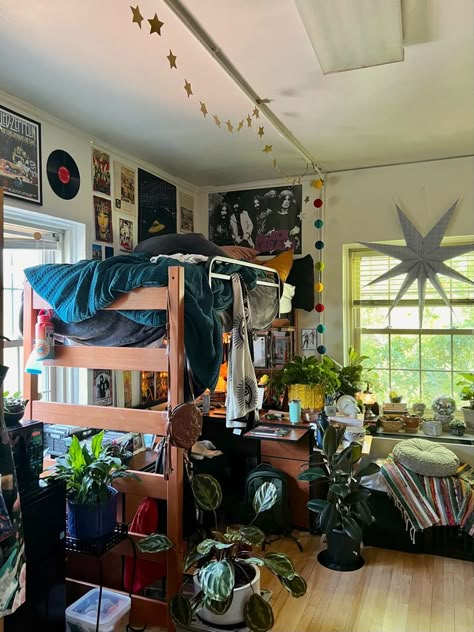 Small Boho Dorm Room, Eccentric Dorm Room, College Dorm Room Ideas Maximalist, Cool Dorm Aesthetic, Dorm Room Inspo Maximalist, College Dorm Bookshelf, Party Dorm Room, Downtown Dorm Room, Alternative Dorm Room Ideas