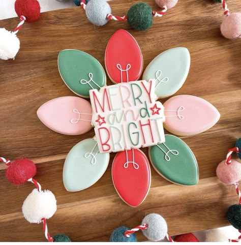 Easy Christmas Cookies Decorating, Christmas Sugar Cookie Designs, Best Christmas Cookie Recipes, Icing Designs, Christmas Sugar Cookies Decorated, Best Christmas Cookie Recipe, Cookie Decoration, Cute Christmas Cookies, Royal Iced Cookies