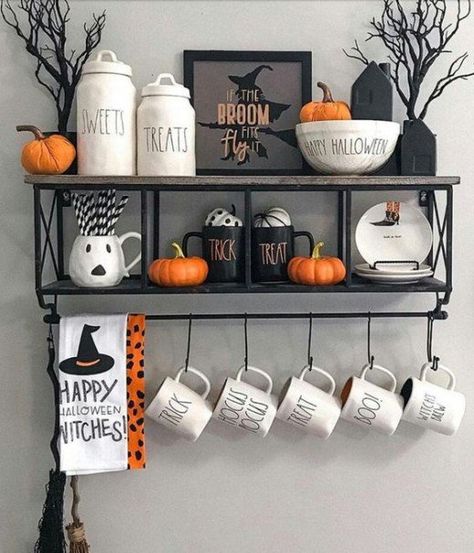 Diy Halloween Decorations | HubPages Diy Halloween Dekoration, Diy Halloween Party, Terrifying Halloween, Halloween Cake Decorating, Cheap Halloween Decorations, Halloween Decor Diy, Diy Halloween Decor, Halloween Tattoo, Halloween Kitchen