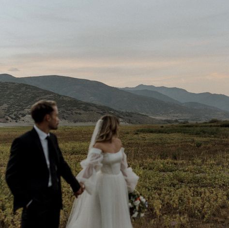 Elopement Aesthetic Mountains, Wedding Photoshoot Nature, Colorado Wedding Photos, Elopement Photography Mountains, Private Elopement, Backyard Wedding Photography, Montana Bride, Mountain Wedding Photos, Wyoming Weddings