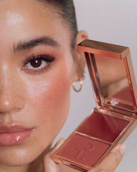 Patrick Ta Beauty on Instagram: “Tashi wears She’s Baked 🤎 A tanned mauve shade that leaves your skin with a beautiful, sun-kissed finish ✨ Shop our range of Double-Take…” Patrick Ta Aesthetic, Patrick Ta Blush Shes Blushing, Patrick Makeup, Makeup Photoshoot Ideas, Patrick Ta Blush, Patrick Ta Makeup, Cakey Makeup, Makeup Ads, Date Night Makeup