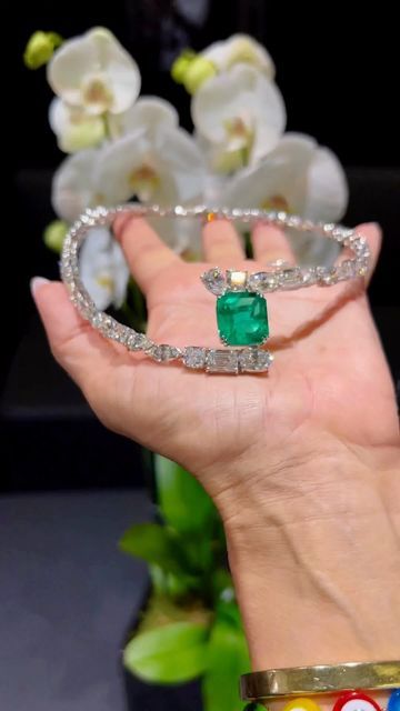 TRACEY ELLISON on Instagram: "YOU ARE BEAUTIFUL!!!! 💚 I’ve always loved @jahan_official jewelry, and if you look at this emerald and diamond necklace, you’ll understand why! First there is that mesmerizing center stone, set on a choker of fancy cut diamonds, each one of which is a beautiful, substantial size! Thank you @jahan_official London for sharing this one of a kind choker with me! 💚💚👏🏻👏🏻💎💎 #thediamondsgirl #thediamondsgirlxjahan #jahan #jahanjewellery #diamond #emerald#choker#hig Emerald Choker, Emerald And Diamond Necklace, Stone Choker, Emerald Jewelry, You Are Beautiful, Girls Best Friend, Statement Jewelry, Lollipop, Turquoise Ring