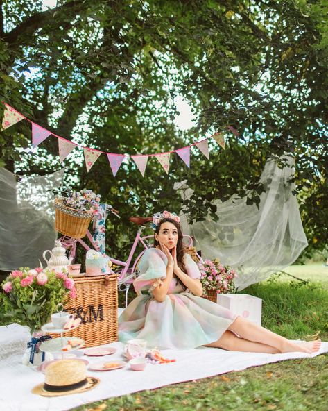 Tea Party Senior Pictures, Tea Party Photoshoot Women, Outdoor Tea Party Photoshoot, Yea Party Photo Shoot, Tea Party Photoshoot, Tea Party Photography, Wonderland Photoshoot, Outdoor Tea Parties, Coram Deo