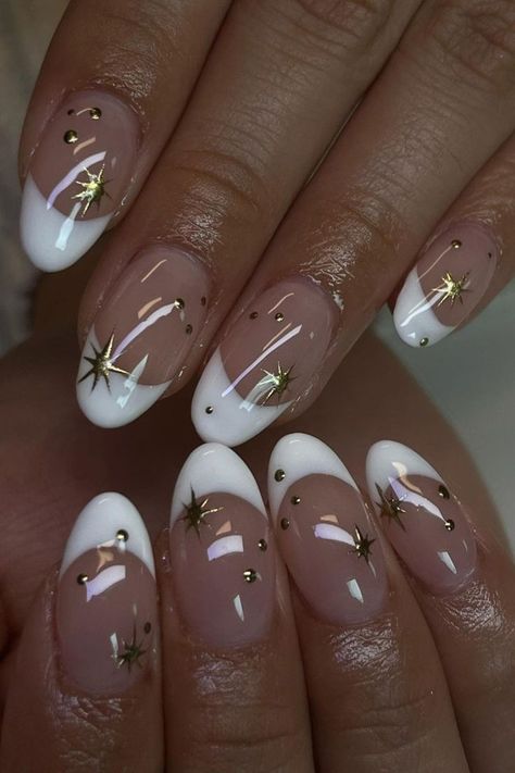 Check out these cute French tip nails with a fun and unique twist. Tip Nails Designs, Tip Nail Designs, Hoco Nails, French Tip Nail Designs, Classic French Manicure, Summery Nails, Work Nails, Tip Nails, Short Acrylic Nails Designs